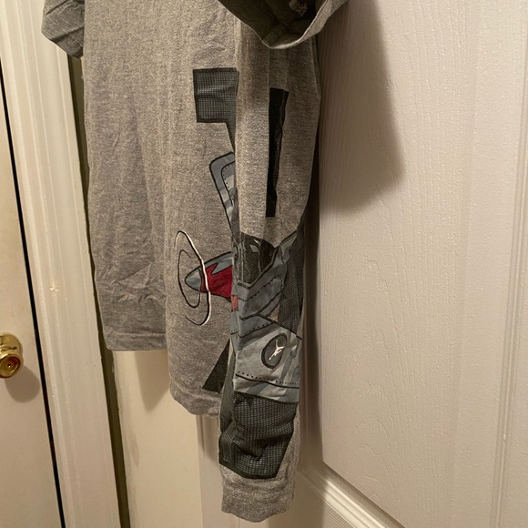 Jordan Collection Flight Graphic and Embroidered Jordan Jumpman Logo T-shirt - Picture 3 of 6